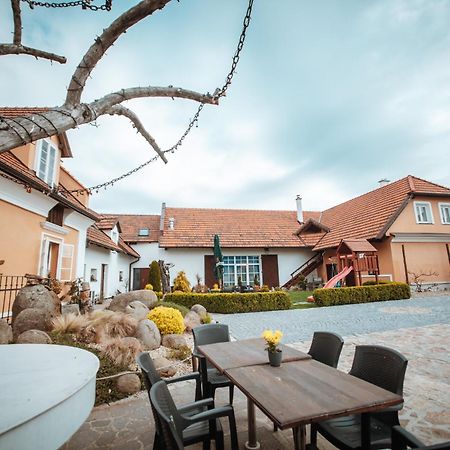 Restaurace Cp.2 Hotel Slapy  Екстериор снимка